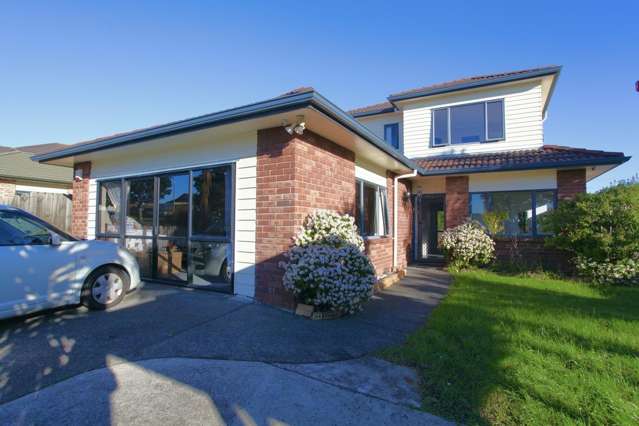 4-Bedroom House with Ensuite in Flat Bush