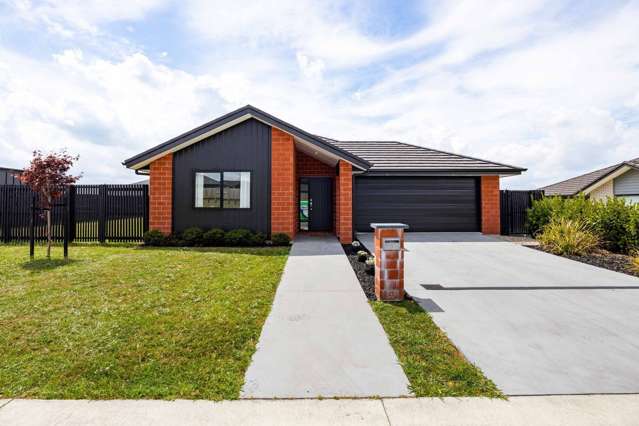 Discover this beautifully presented brick home in the sought-after Lockerbie Estate