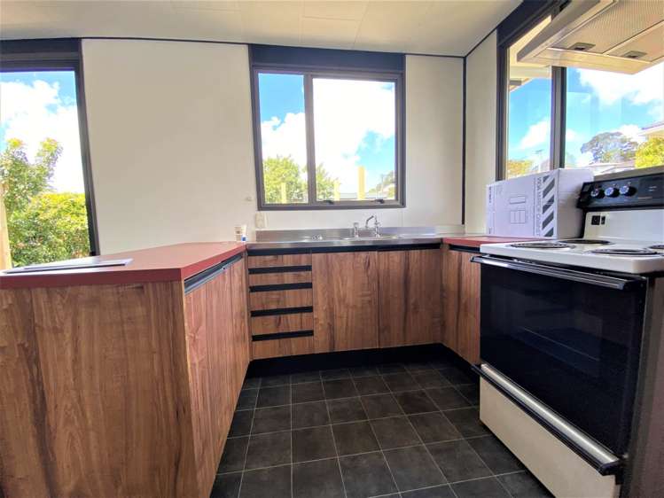 2/51 Seaview Road Castor Bay_6