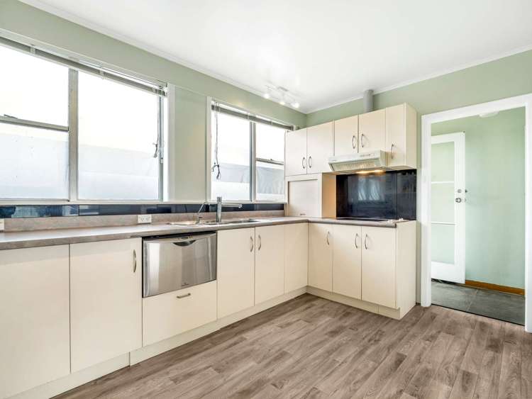 10/1221 Hinemaru Street_1