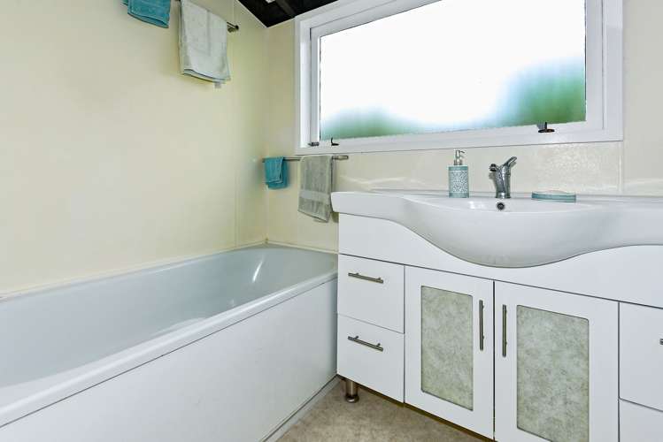 10 Snowdon Place Darfield_14