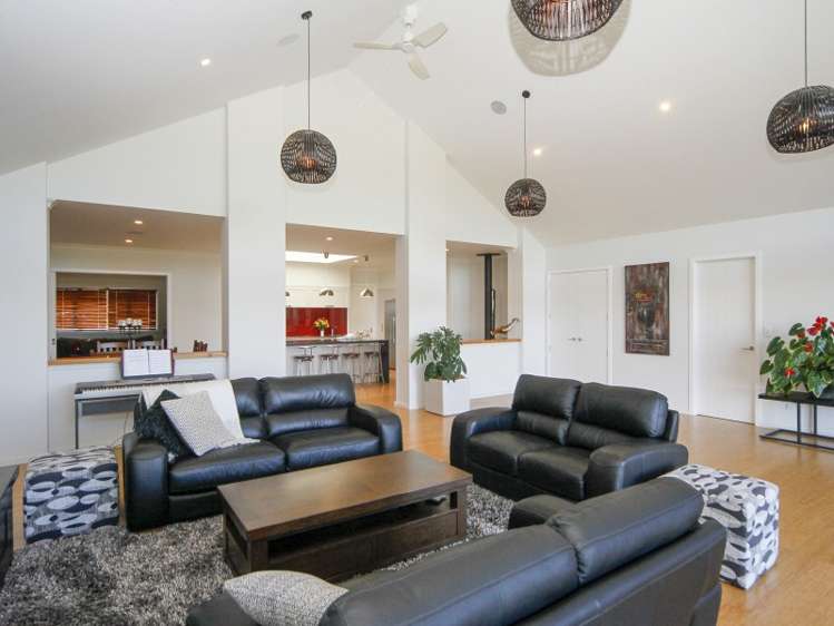 2369 Middle Road Poukawa_10