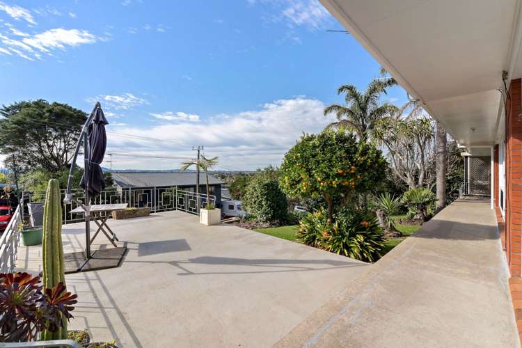 1B De Val Drive Titirangi_12