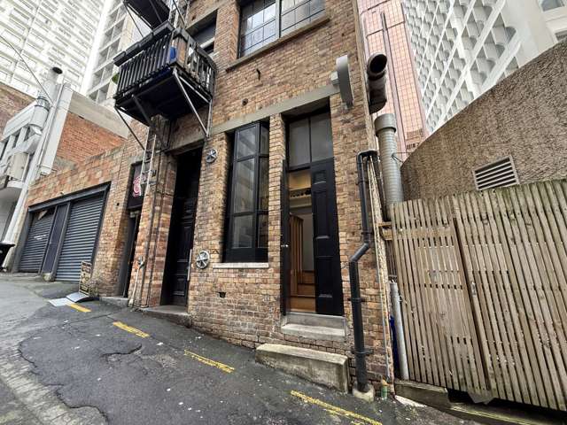 Unique laneway pocket tenancy