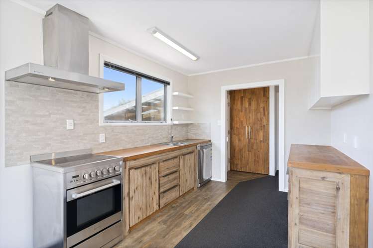 129 Riverpark Crescent Henderson_27