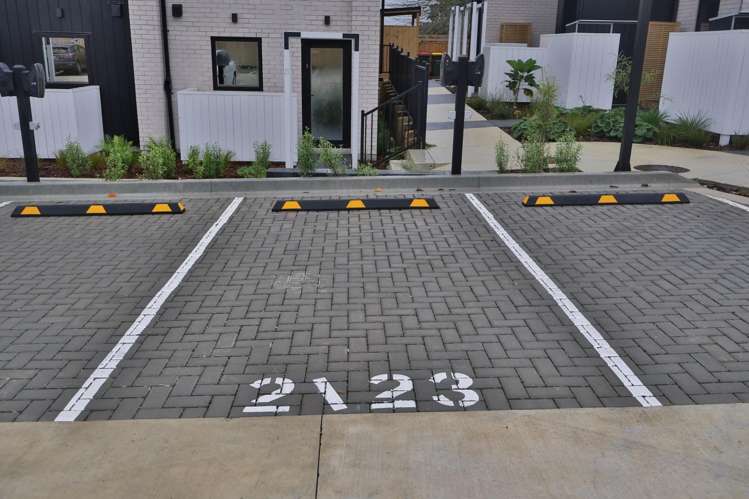 2/23 Awaroa Road Sunnyvale_9