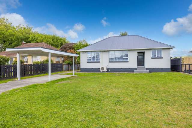DEVELOPMENT OPPORTUNITY - RENOVATED HOUSE & 814  SQM SITE !
