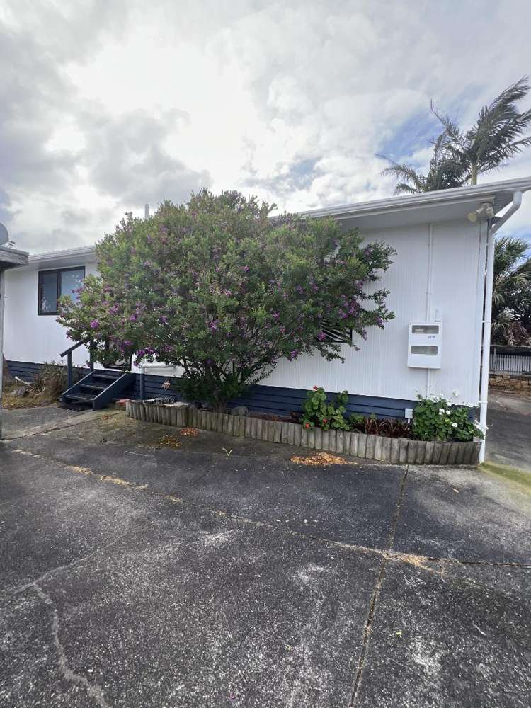 2/141 Carnoustie Drive Wattle Downs_15