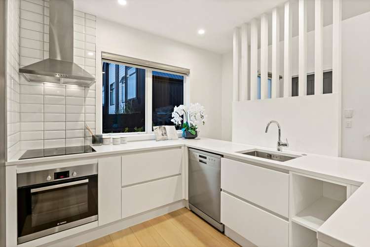 17C Holland Avenue Pt England_8