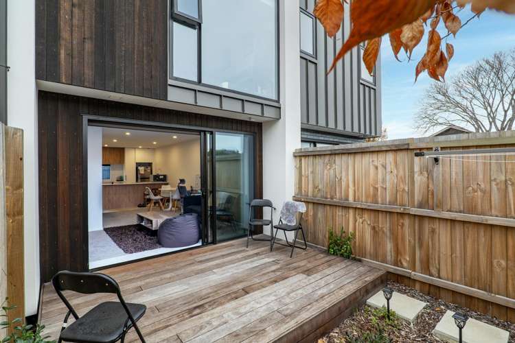 2/24 Devonport Lane St Albans_1