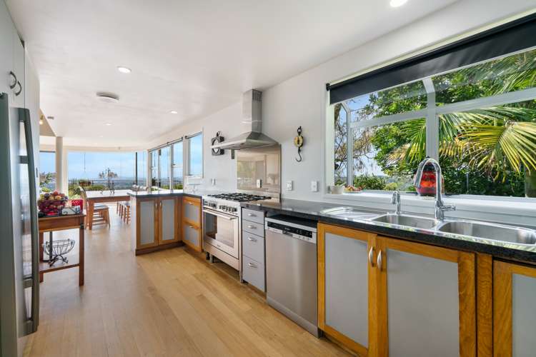 854 West Coast Road Waiatarua_9