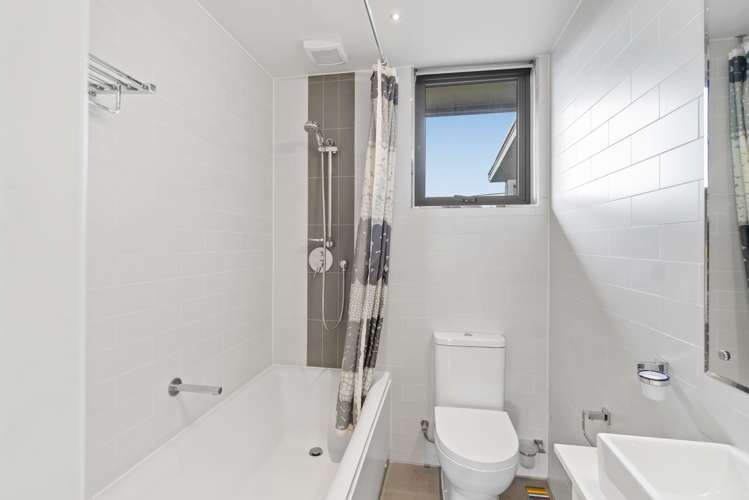 4 Roystone Way Huntsbury_11