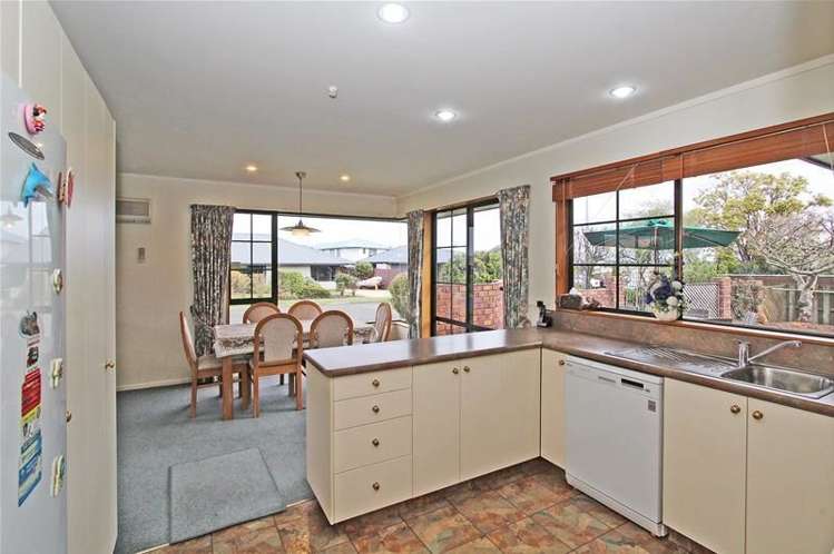 12 Bremner Crescent Stoke_5