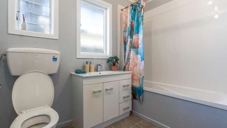 17 Mountbatten Grove Clouston Park_9