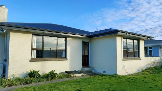 3 bedroom home in Waikiwi!