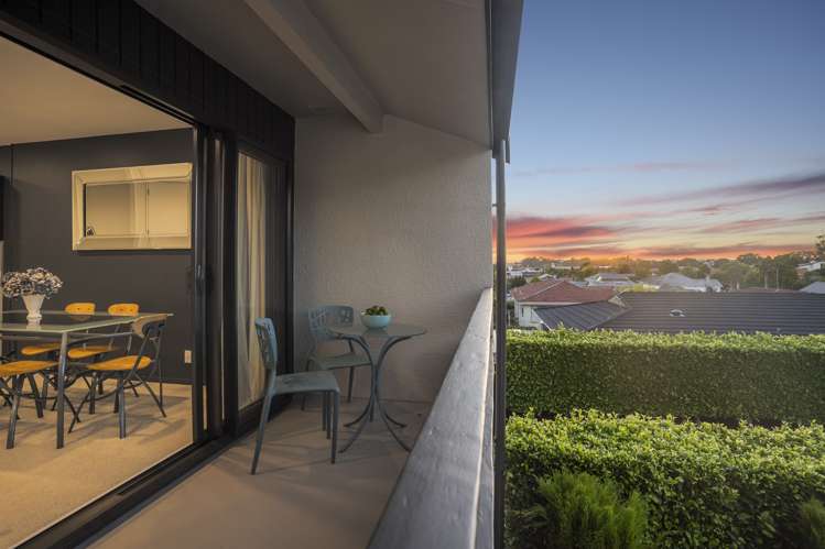 2/2 Tiwai Road Royal Oak_8