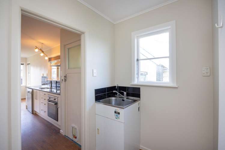 5 Reid Line West Feilding_17