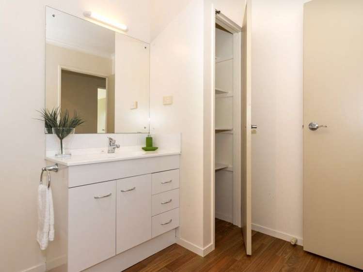 8 Westpark Place Lytton West_13