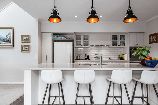 12 Coprosma Crescent Waipahihi_2