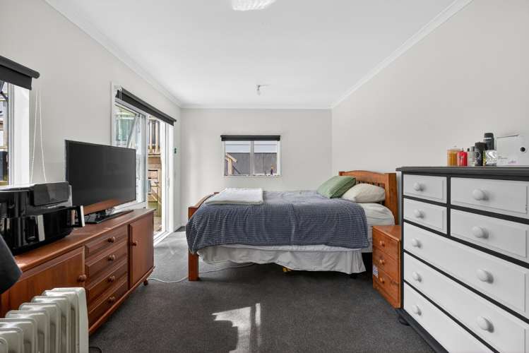 2 Takanini Grove Stokes Valley_15