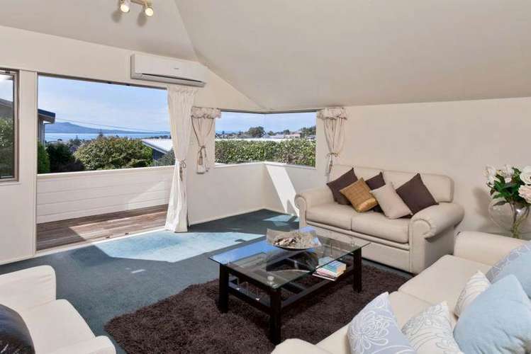 2/32 Seaview Road Castor Bay_8