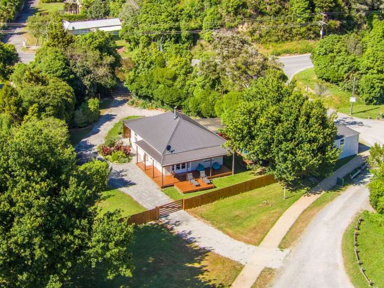 2301 Queen Charlotte Drive Anakiwa and Surrounds_3