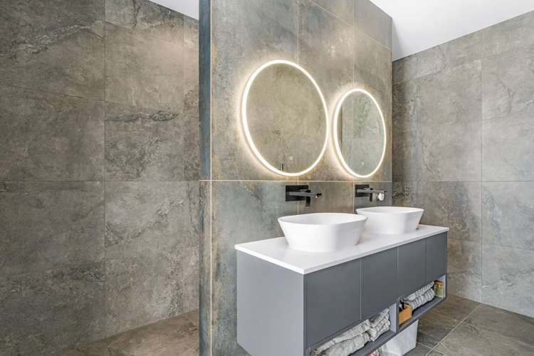 83 Magnum Drive Cromwell_8