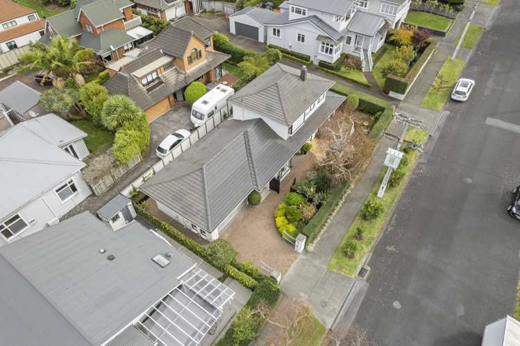 2a Heywood Crescent Epsom_22