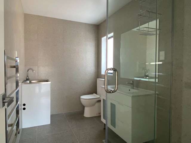 A-2/10 John Walker Drive Manurewa_4