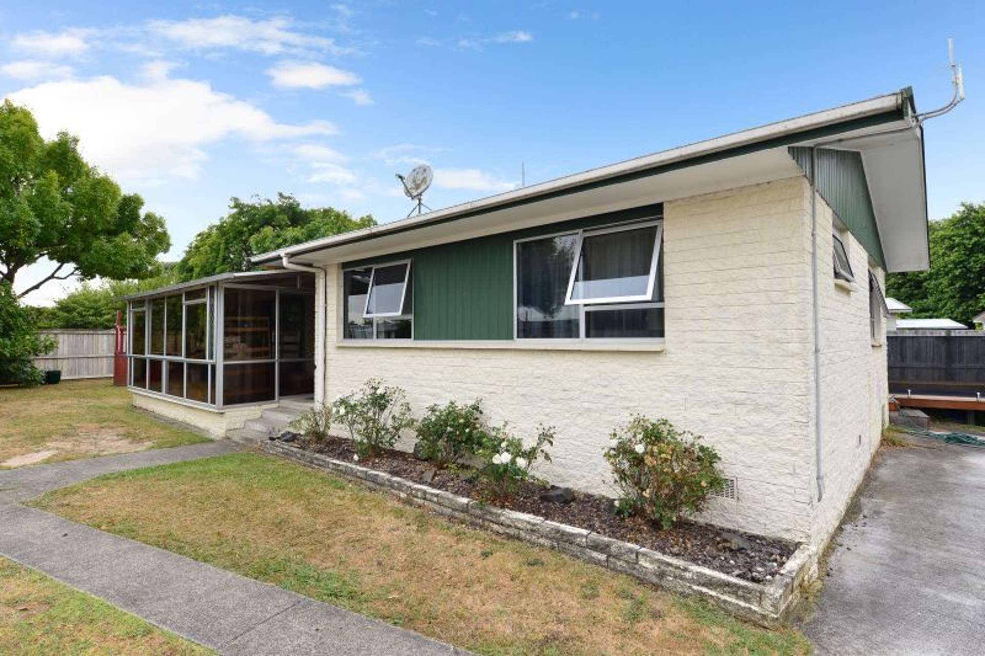 81 and 81A Oakfield Crescent Pukete_0