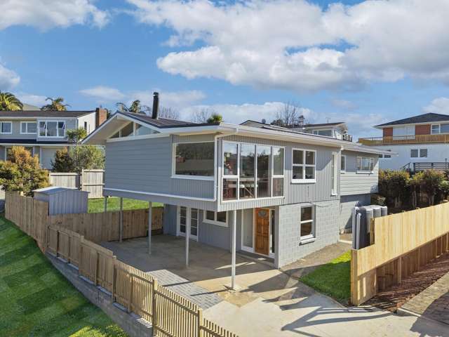 Family Home in Westlake Zone & Sky Tower Views