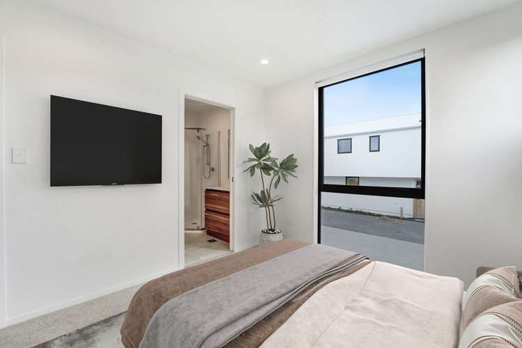 2/11 Paramu Avenue Birkdale_6