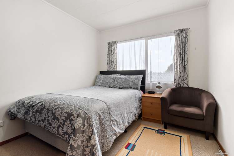 2/15 Netherlands Avenue Kelston_8