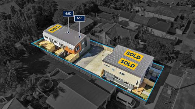 Corner Living Oasis In Pt Chev!