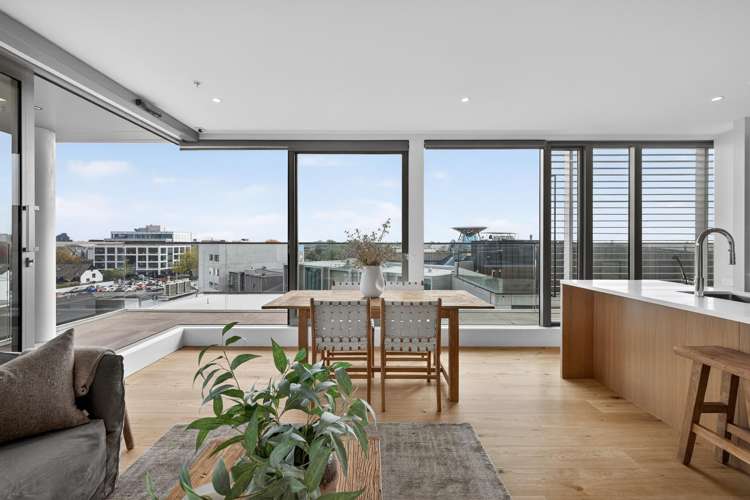 501/64 Kilmore Street_5