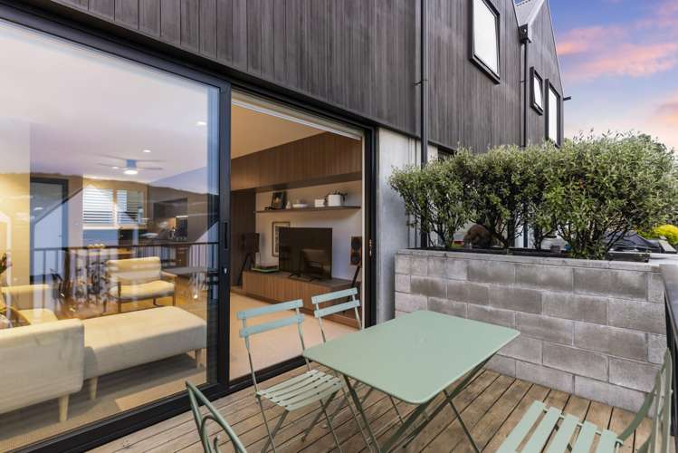 12 Jean Caldwell Way Island Bay_15