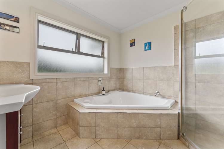 2 Harry Close Papamoa_20