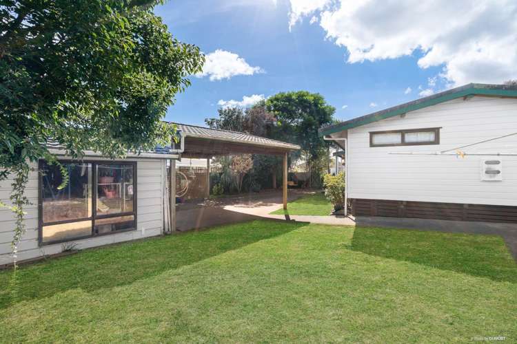 12 Sunningdale Street Wattle Downs_8