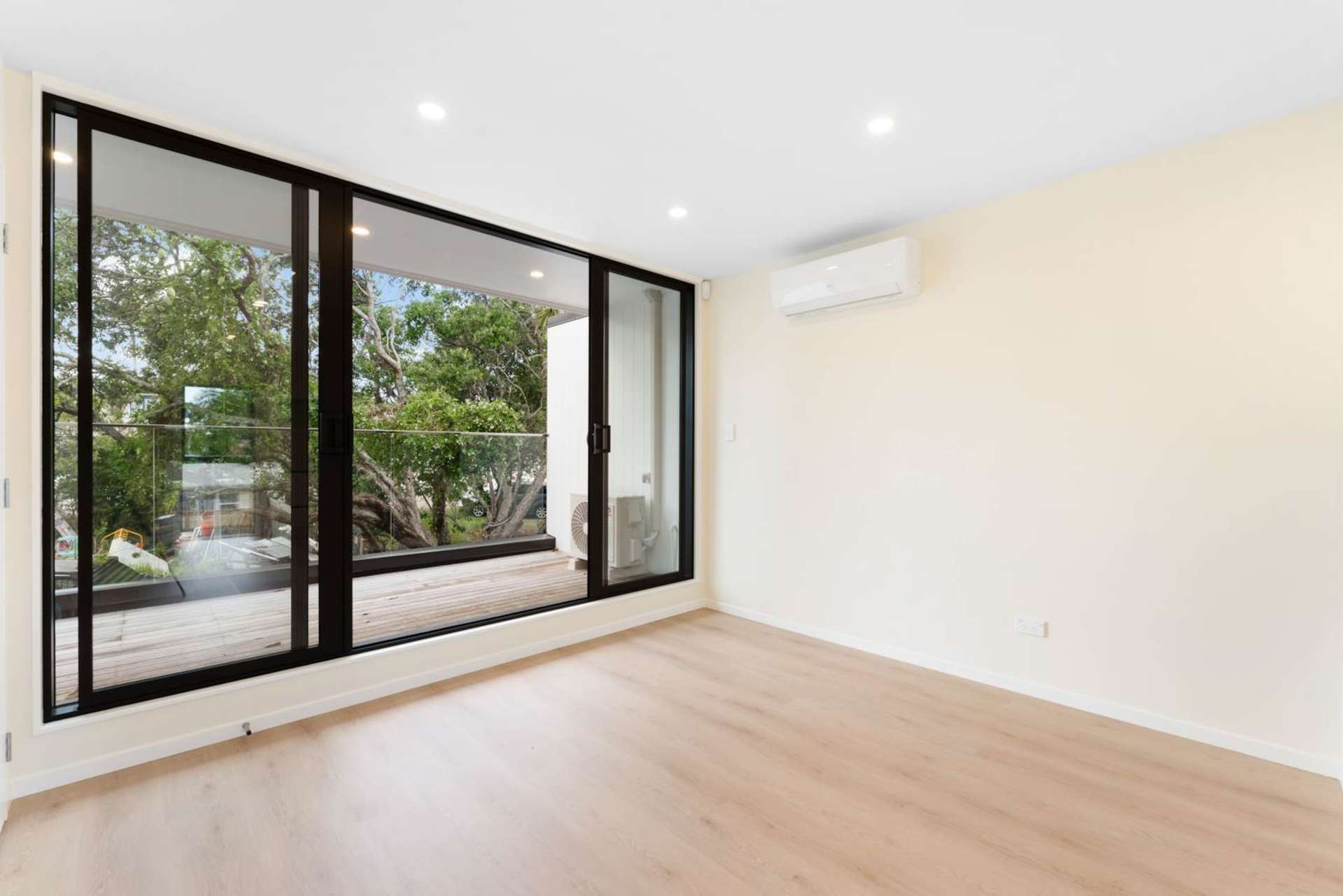 4/10 Orchid Place Te Atatu South_0