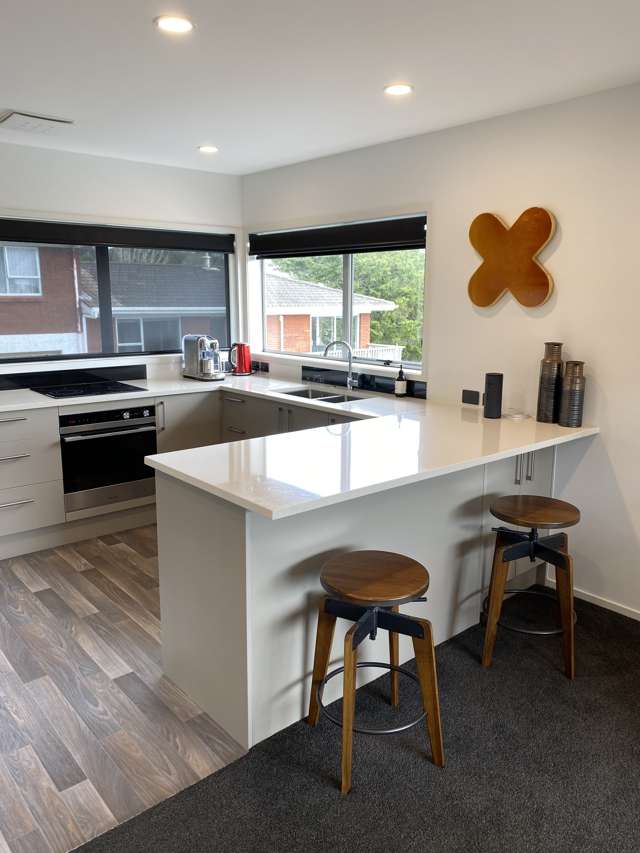2/97 Moore Street Hillcrest_1