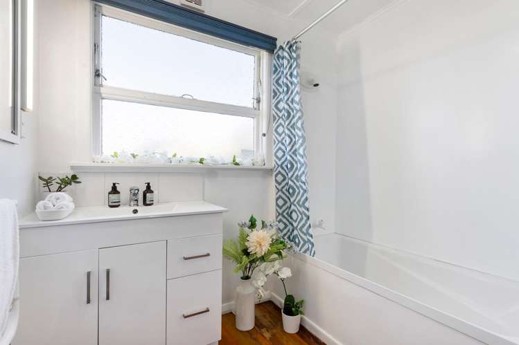 19 Diane Grove Paparangi_10