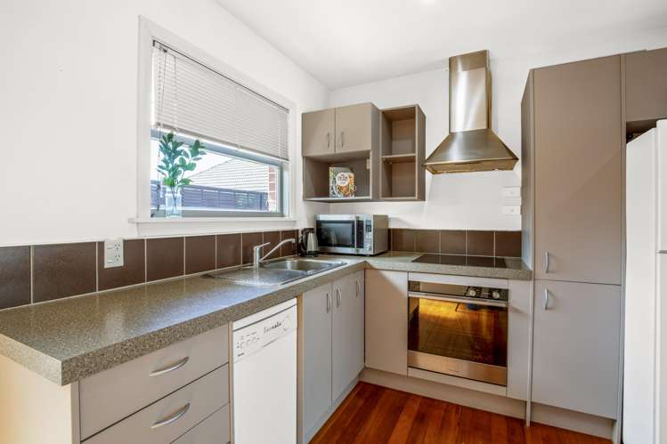 2/28 Aikmans Road Merivale_6