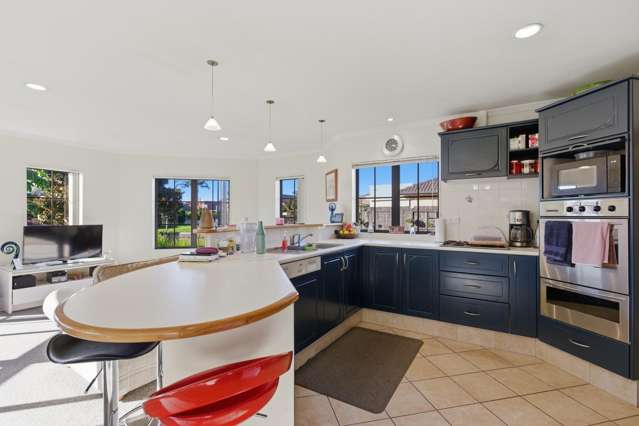 12 Florida Key Papamoa_2