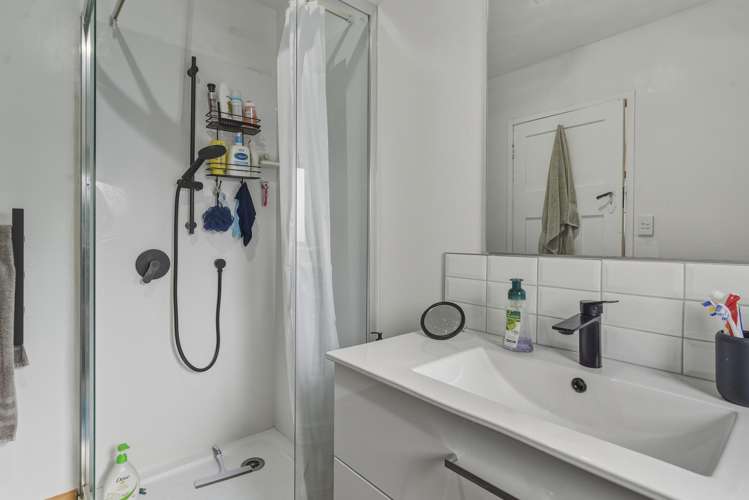 9 Robinson Street Lookout Point_19