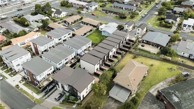 1/9 Chevis Place and 9 Marriot Pakuranga_5