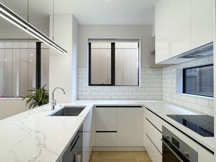 44E Sylvan Crescent 1802_4