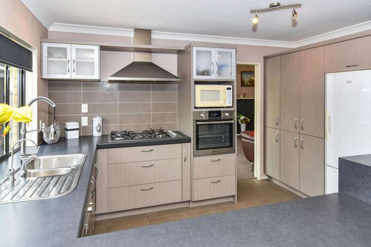 9 Girvan Terrace Wattle Downs_15