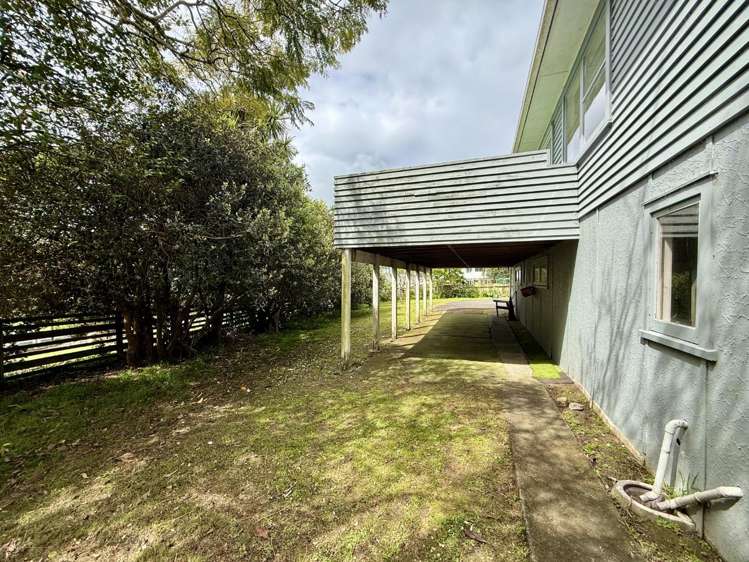 26 Tiroroa Avenue Te Atatu South_13