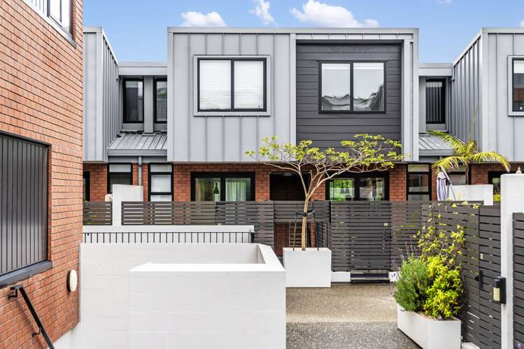 21/4 Stables Lane Silverdale_23