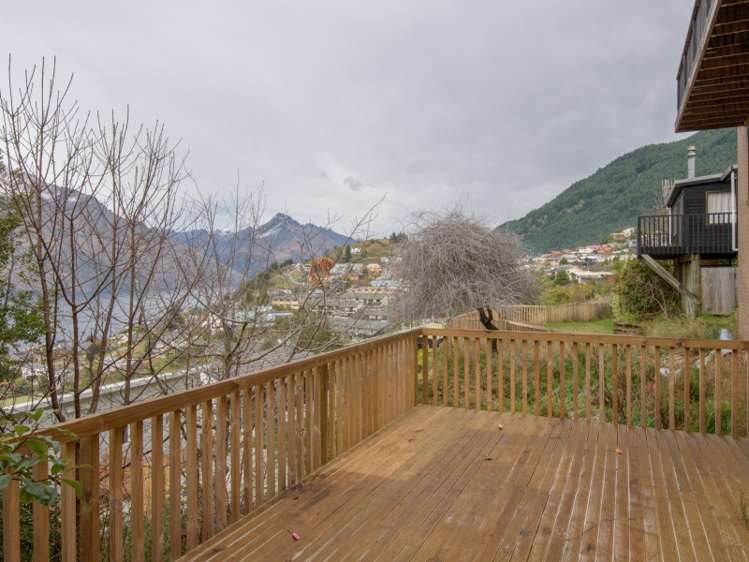 73a Wynyard Crescent Fernhill/Sunshine Bay_9